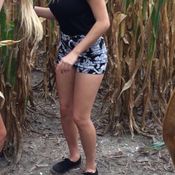 H&M’s high waisted shorts!! - Picture 2 of 2